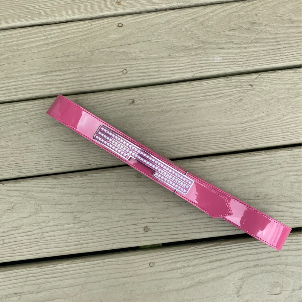 NWOT Pink patent leather 1.5” width belt, silver buckle & faux diamond decor, M/